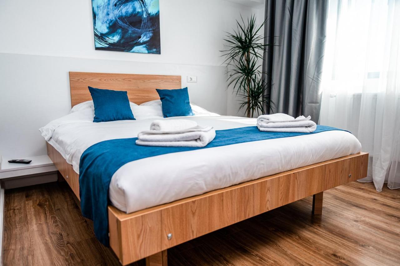 Puzzle Apartaments&Studios Craiova Buitenkant foto