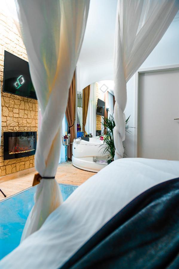 Puzzle Apartaments&Studios Craiova Buitenkant foto