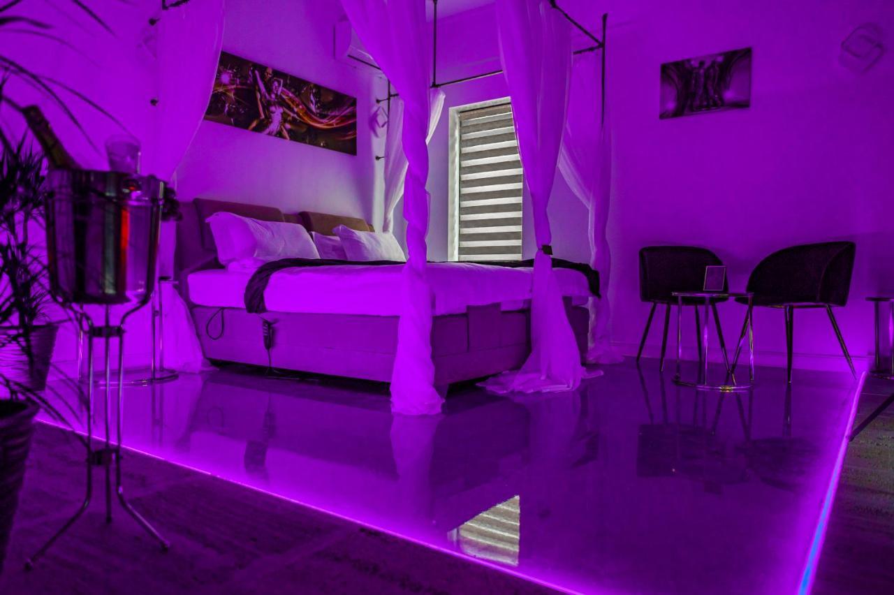 Puzzle Apartaments&Studios Craiova Buitenkant foto